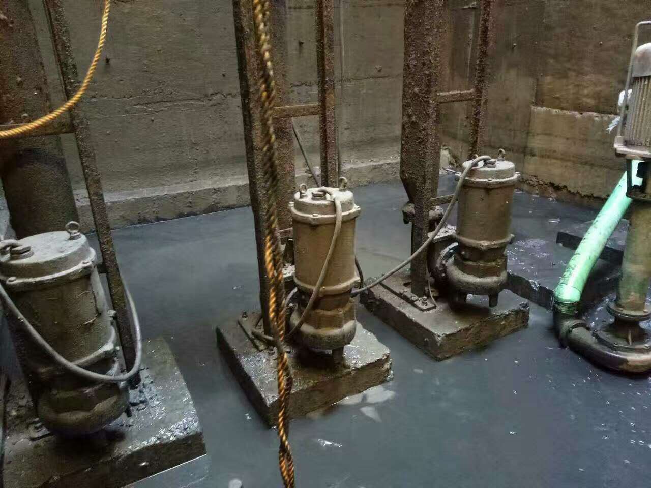 淮滨污水池清理