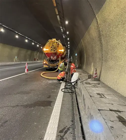 淮滨隧道排水渠清淤